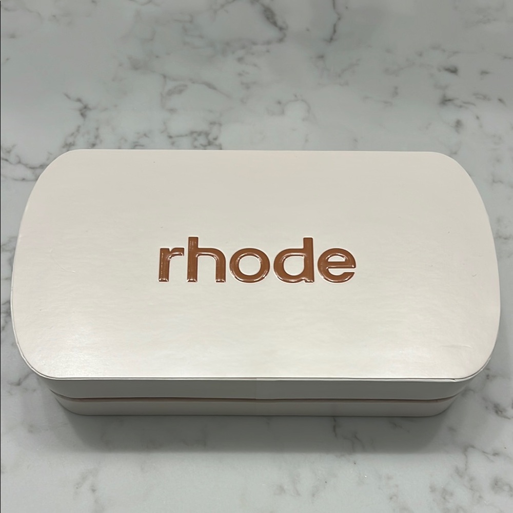 Rhode Cream and Gold Storage Case “Cinnamon Bun”
